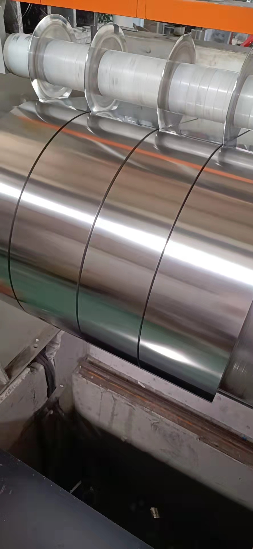 廣東清遠(yuǎn)遭暴雨出現(xiàn)“綠色天空” 廣東清遠(yuǎn)遭暴雨出現(xiàn)“綠色天空”